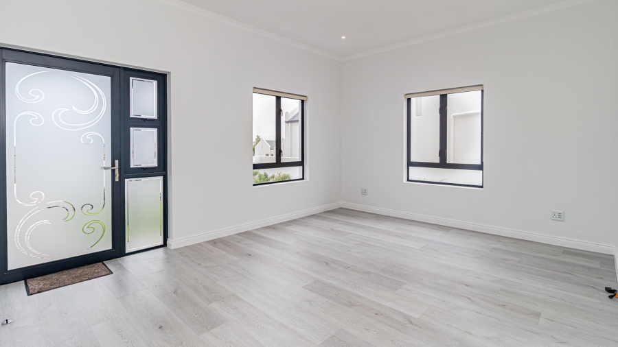 2 Bedroom Property for Sale in Middedorp Western Cape